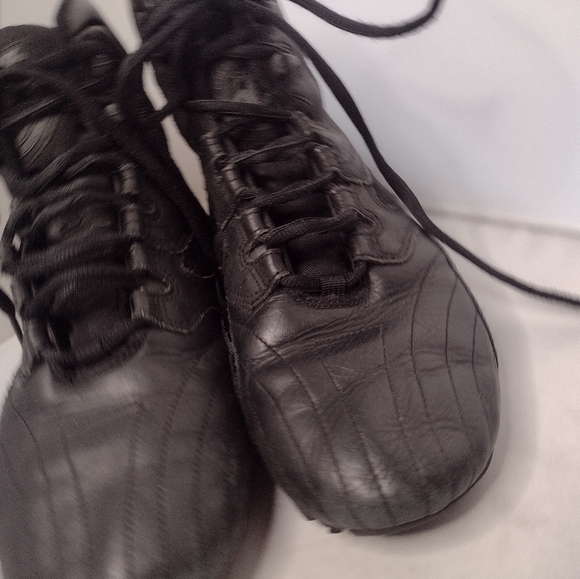 Boots - Picture 3 of 10